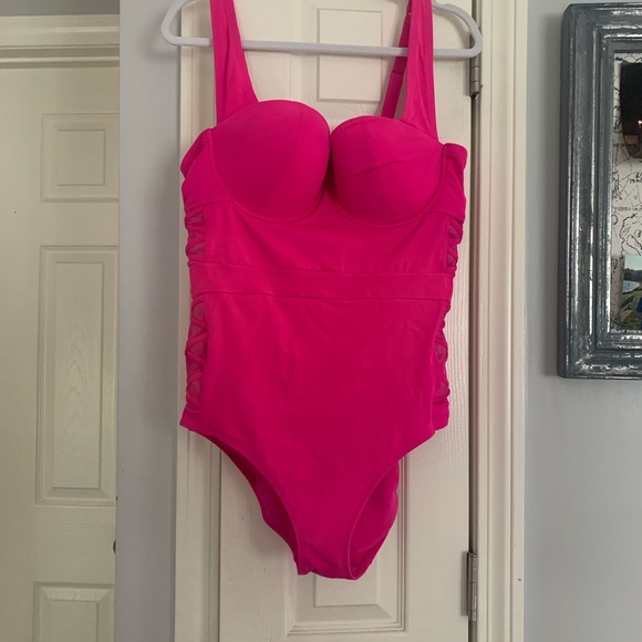 Like new Torrid hot pink 1x bathing suit - Picture 6 of 6